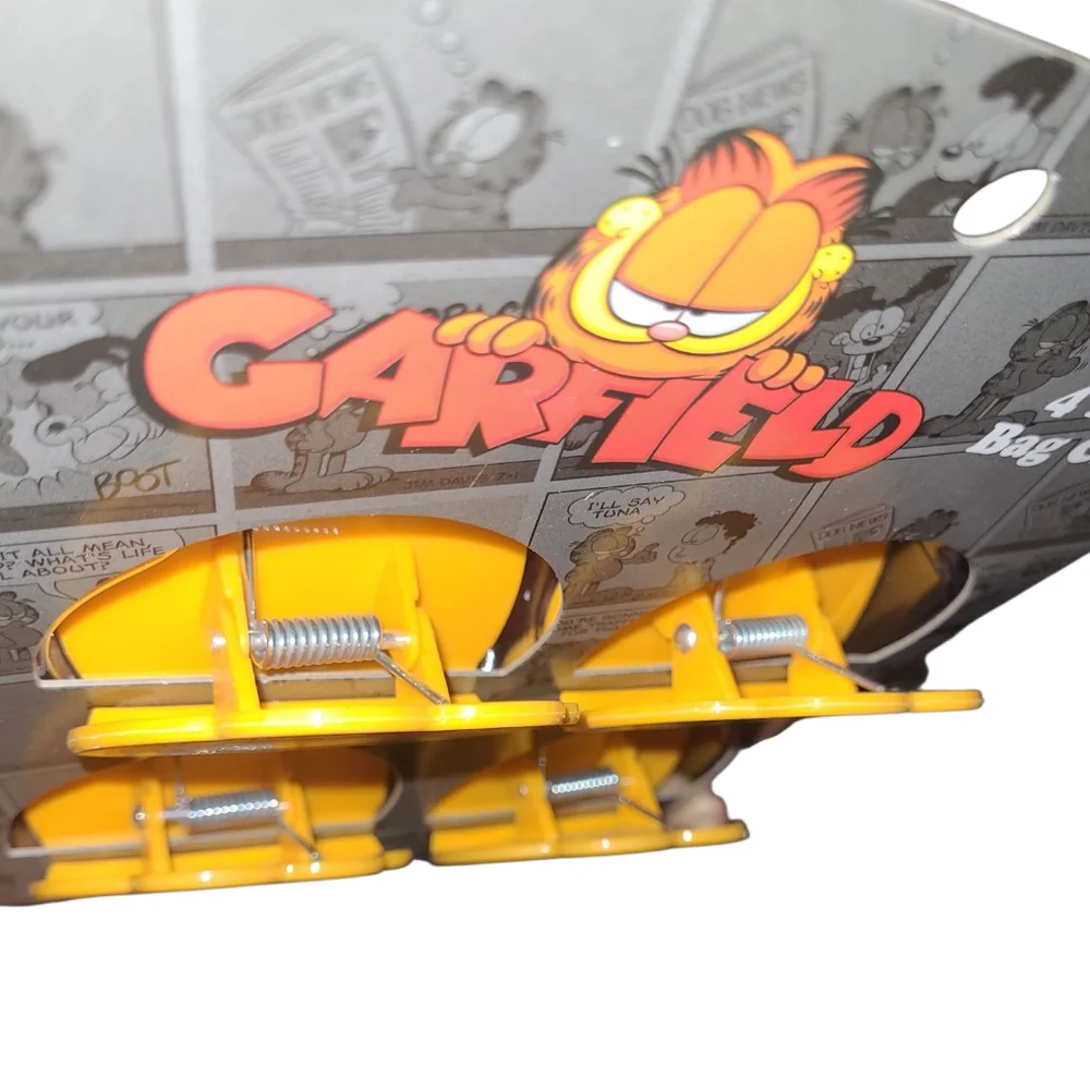 Garfield 19oz Mug with Matching Bag Clips - Picture 2 of 8